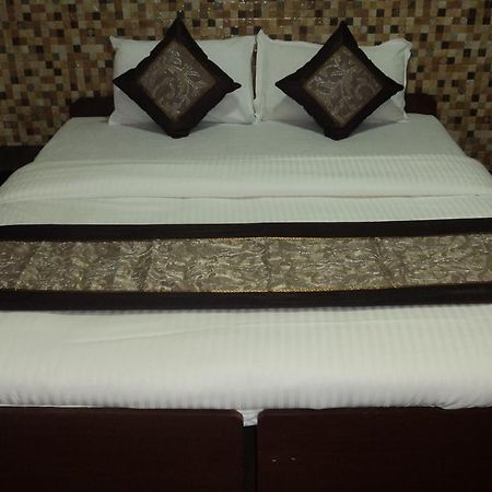 Benazeer Hotel Mumbai Dış mekan fotoğraf
