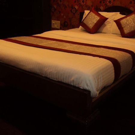 Benazeer Hotel Mumbai Dış mekan fotoğraf