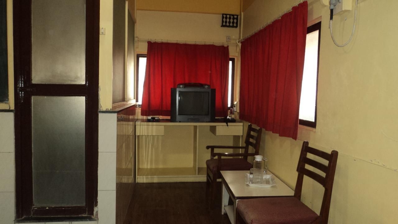 Benazeer Hotel Mumbai Dış mekan fotoğraf