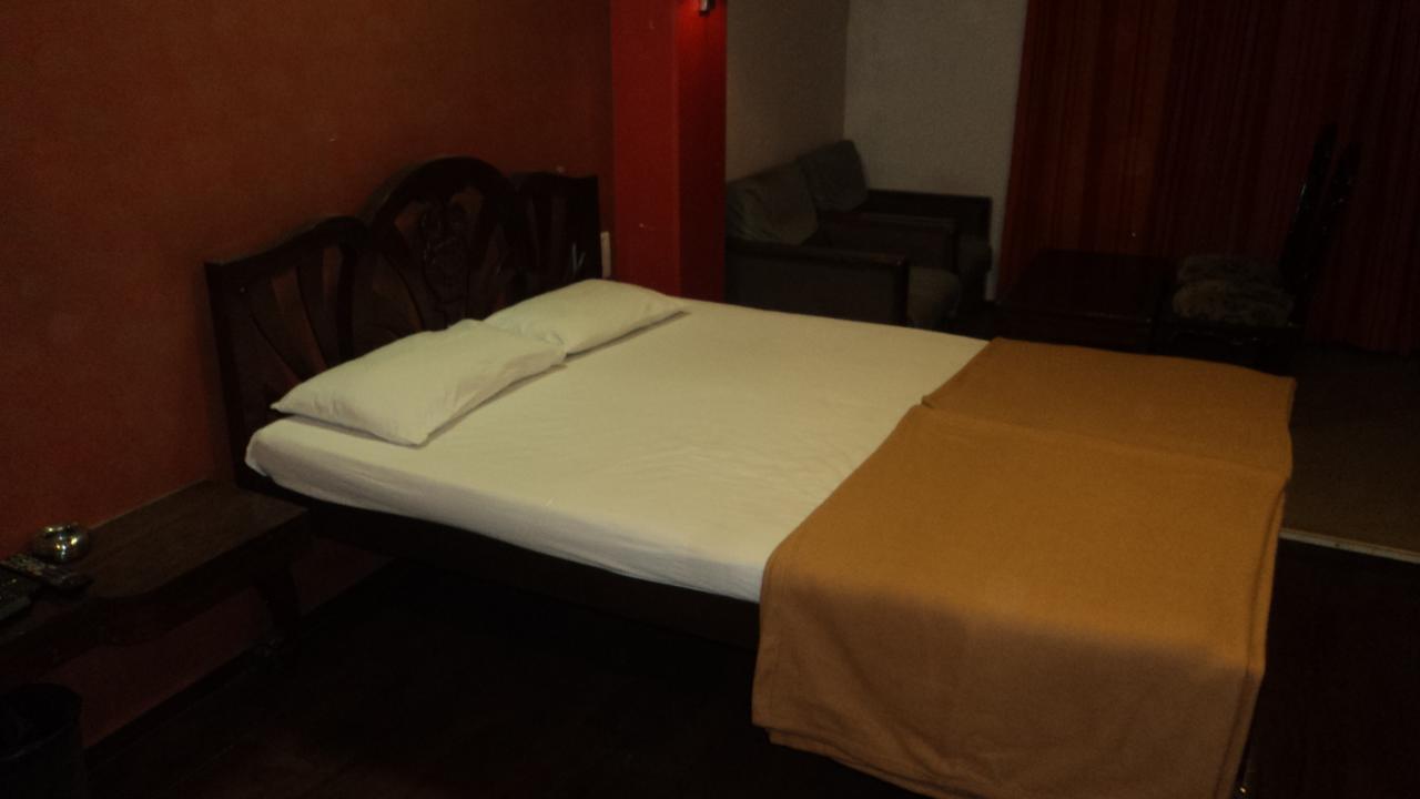 Benazeer Hotel Mumbai Dış mekan fotoğraf