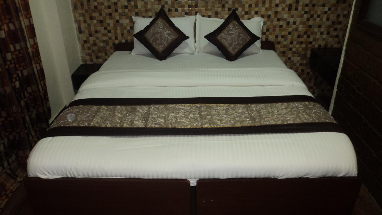 Benazeer Hotel Mumbai Dış mekan fotoğraf