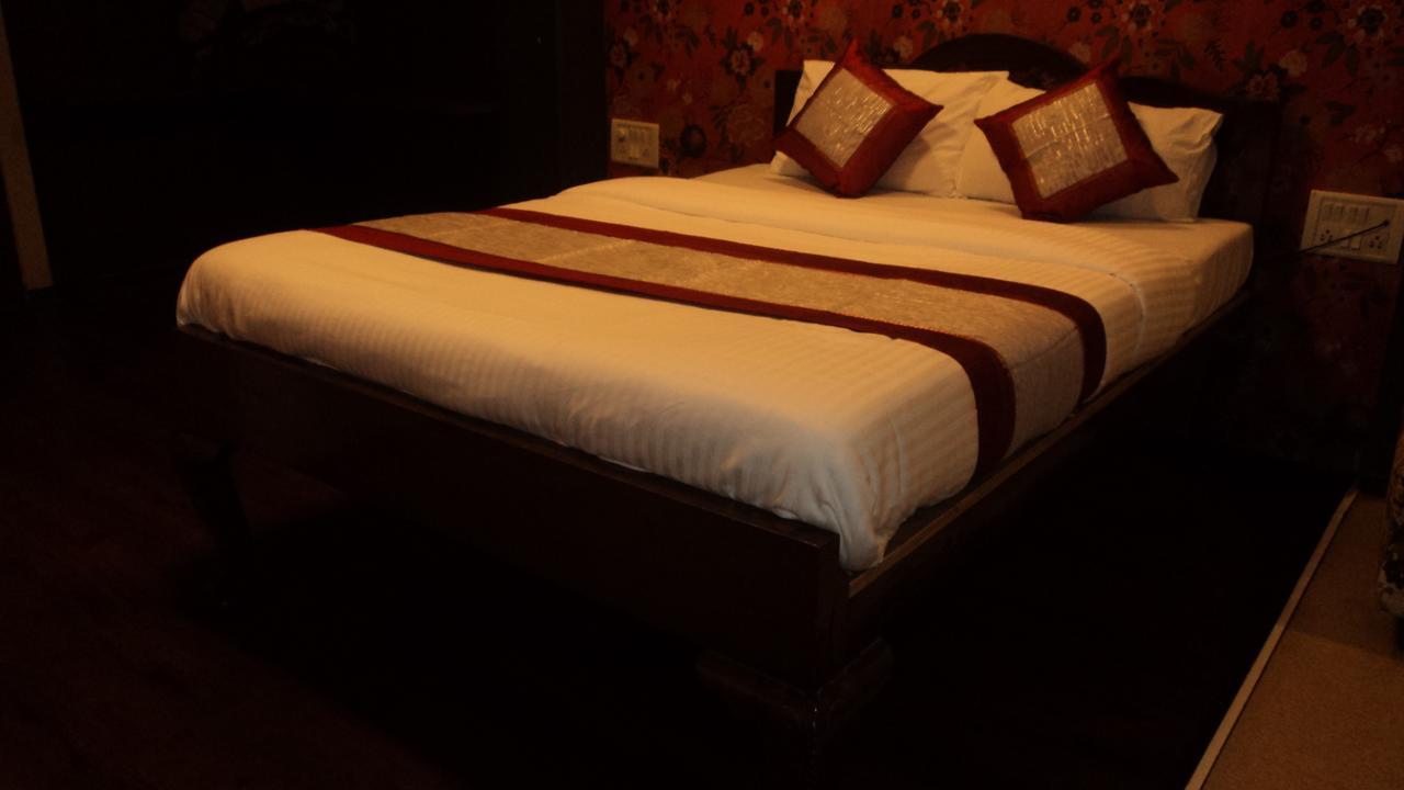 Benazeer Hotel Mumbai Dış mekan fotoğraf