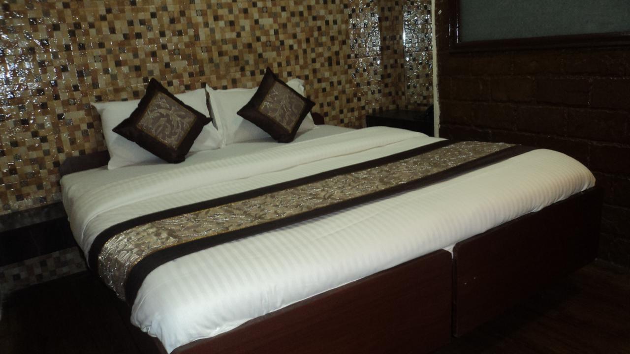 Benazeer Hotel Mumbai Dış mekan fotoğraf