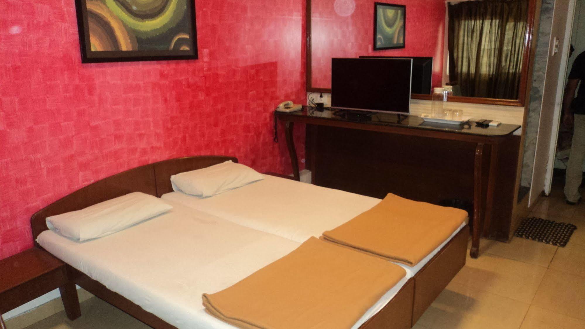 Benazeer Hotel Mumbai Dış mekan fotoğraf