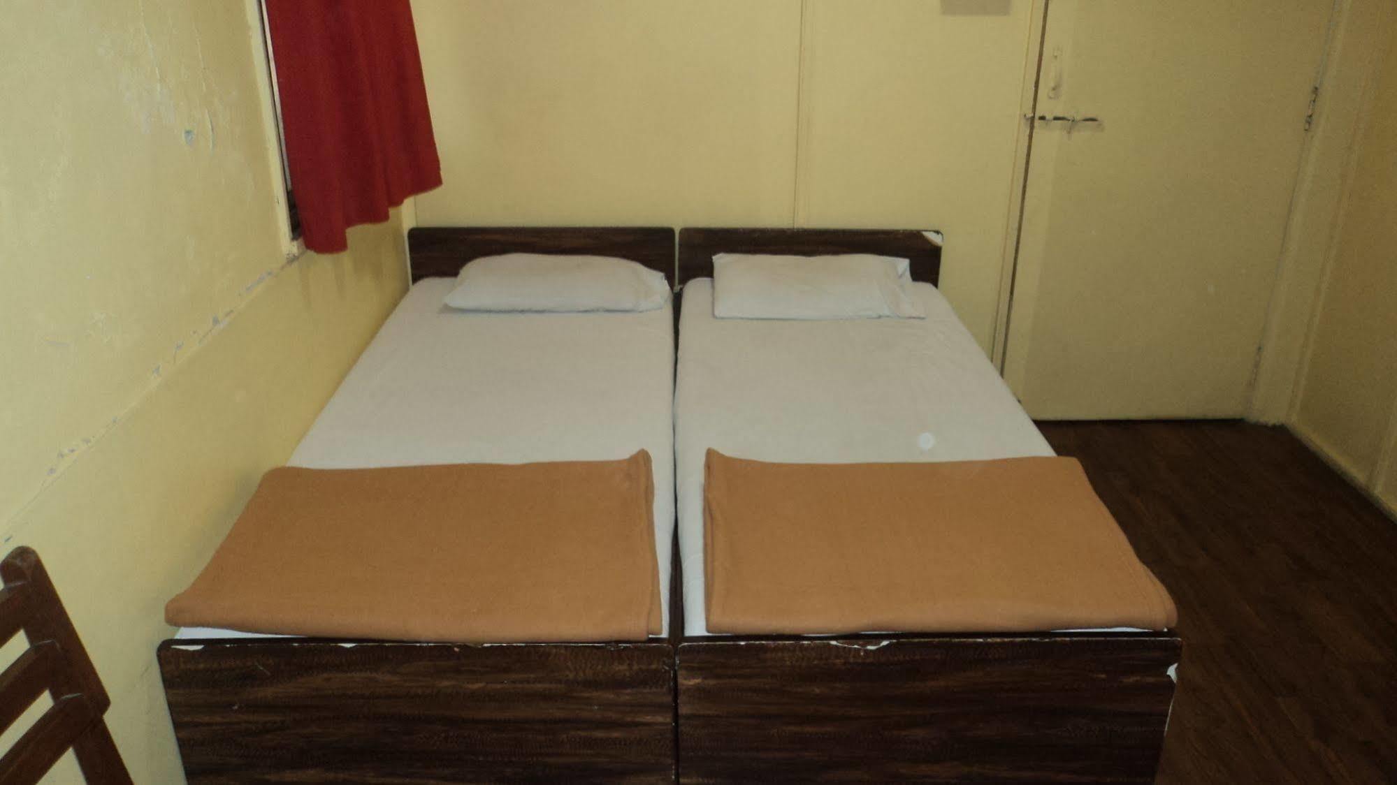 Benazeer Hotel Mumbai Dış mekan fotoğraf