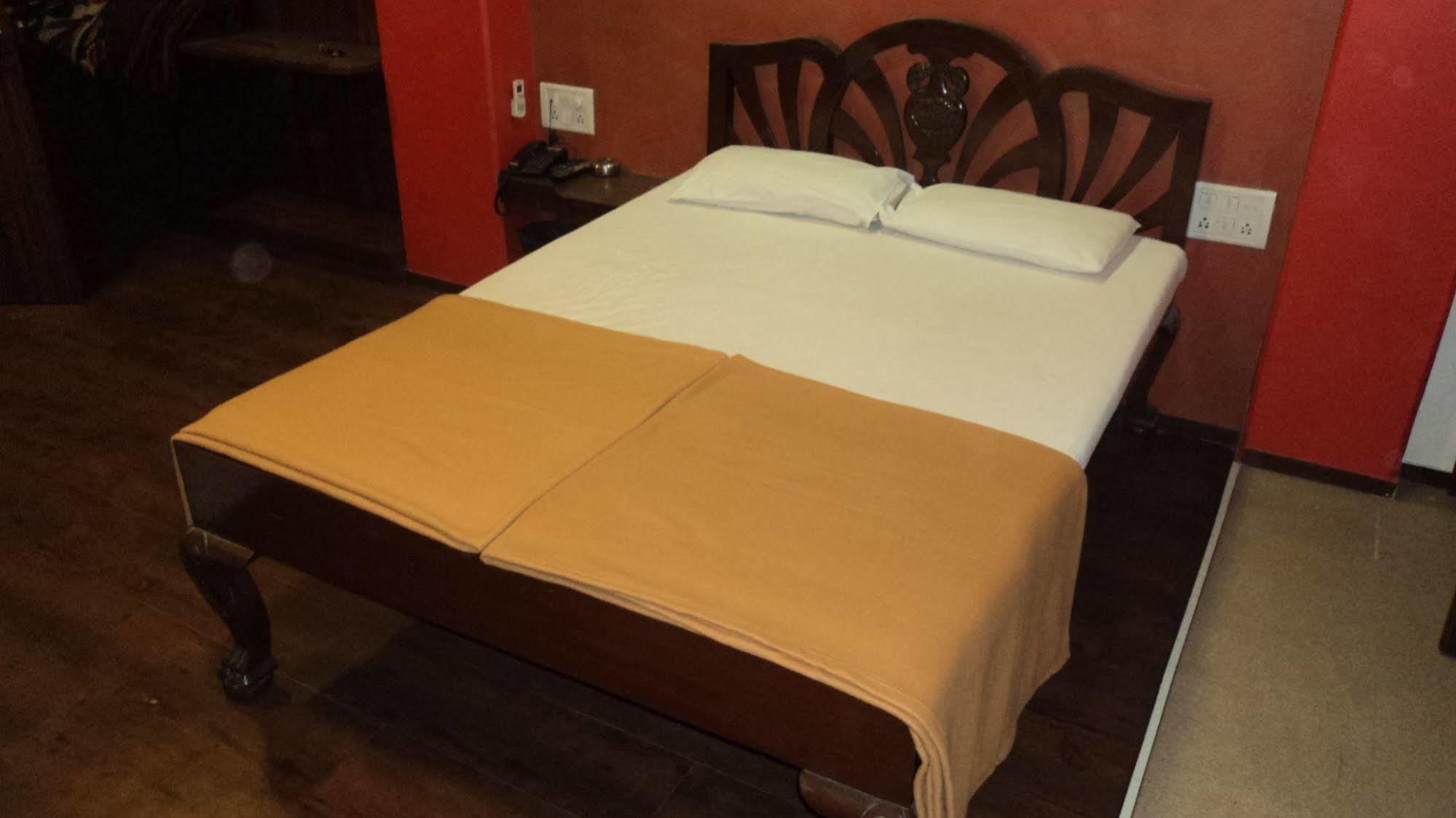 Benazeer Hotel Mumbai Dış mekan fotoğraf