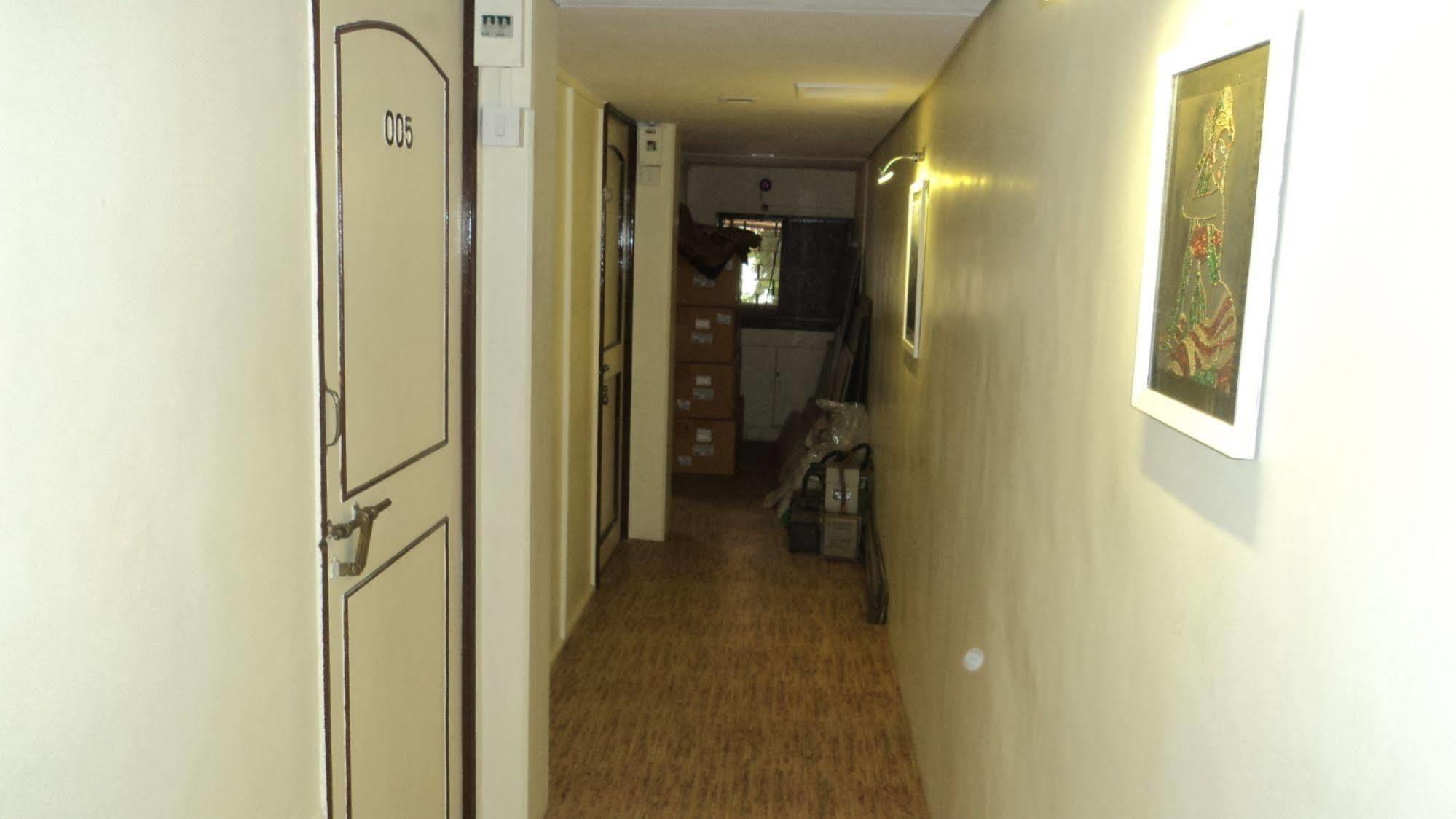 Benazeer Hotel Mumbai Dış mekan fotoğraf