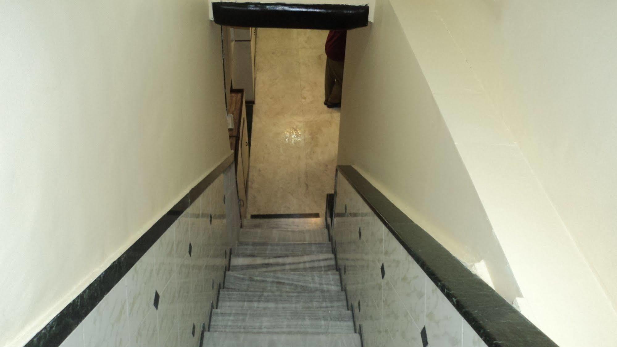 Benazeer Hotel Mumbai Dış mekan fotoğraf
